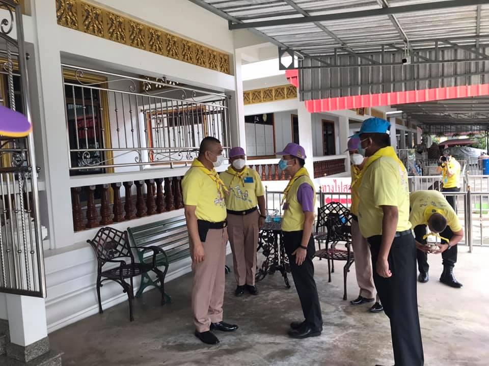 นายสุเมธ ธีระนิติ รองผู้ว่าราชการจังหวัดสมุทรปราการ ให้การต้อนรับ พลเรือเอก สมประสงค์ นิลสมัย ผู้บัญชาการทหารเรือและคณะในโอกาสที่เดินทางมาตรวจเยี่ยมการปฏิบัติการบรรเทาอุทกภัยของกองทัพเรือ