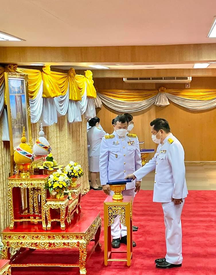 ผู้ว่าราชการจังหวัดสมุทรปราการ เข้าร่วมพิธีมอบหนังสือพระราชทานสารานุกรมไทยสำหรับเยาวชน