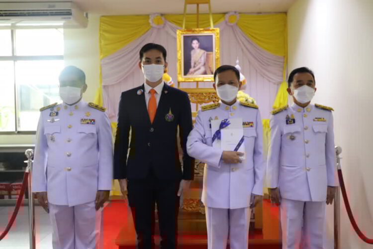สมเด็จพระเจ้าน้องนางเธอ เจ้าฟ้าจุฬาภรณวลัยลักษณ์ อัครราชกุมารี กรมพระศรีสวางควัฒน วรขัตติยราชนารี พระราชทานบัตร ส.ค.ส. แก่ผู้ว่าราชการจังหวัดสมุทรปราการ
