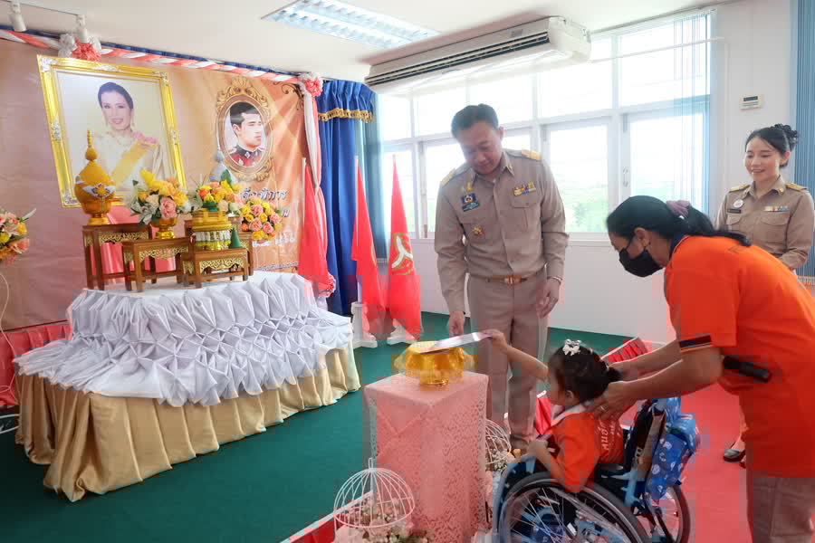 จังหวัดสมุทรปราการ จัดพิธีมอบทุนมูลนิธิคุณพุ่ม ประจำปี 2566