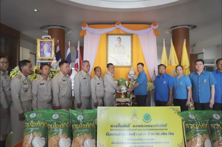 จังหวัดสมุทรปราการ จัดพิธีรับมอบข้าวสารโครงการรวมใจภักดิ์ ถวายความจงรักภักดี สภาเกษตรกรแห่งชาติ และสภาเกษตรกรจังหวัด น้อมเกล้าฯ ถวายข้าวสาร จำนวน 73 ตัน เพื่อถวายเป็นพระราชกุศล เนื่องในโอกาสมหามงคลเฉลิมพระชนมพรรษา 6 รอบ 28 กรกฎาคม 2567