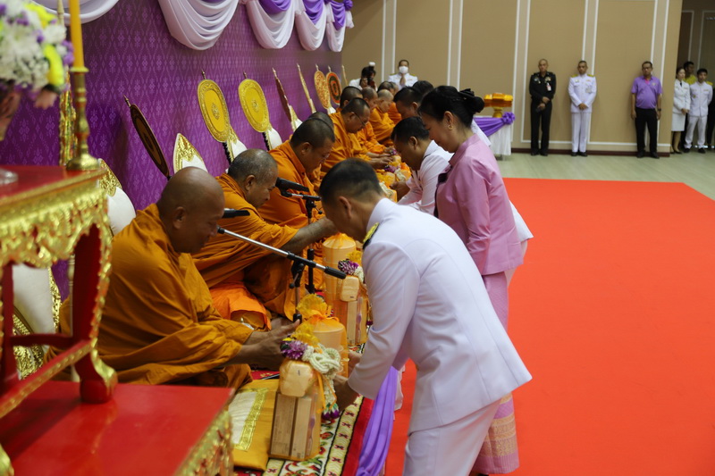 จังหวัดสมุทรปราการ จัดพิธีเจริญพระพุทธมนต์และทำบุญตักบาตรถวายเป็นพระราชกุศลเนื่องในโอกาสวันเฉลิมพระชนมพรรษา สมเด็จพระนางเจ้าฯ พระบรมราชินี 3 มิถุนายน 2568