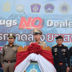 จังหวัดสมุทรปราการ ผลึกกำลังทหาร ข้าราชการฝ่ายปกครอง และเจ้าหน้าที่สำนักงานป้องกันและปราบปรามยาเสพติด ภาค 1 ระดมกวาดล้างจับกุมผู้ค้ายาเสพติดทุกระดับ  เพื่อลดความรุนแรงของปัญหาการแพร่ระบาดยาเสพติดในพื้นที่