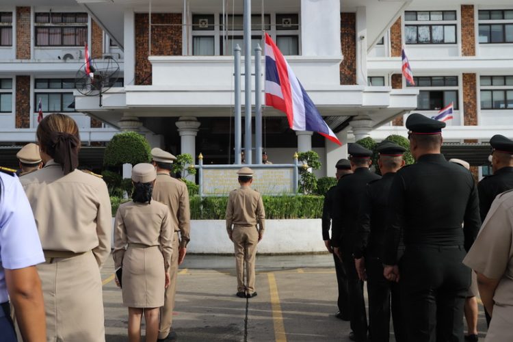 จังหวัดสมุทรปราการ นำทุกภาคส่วนร่วมกิจกรรมเชิญธงชาติไทยและร้องเพลงชาติ เนื่องในวันพระราชทานธงชาติไทย (Thai National Flag Day) ประจำปี 2568
