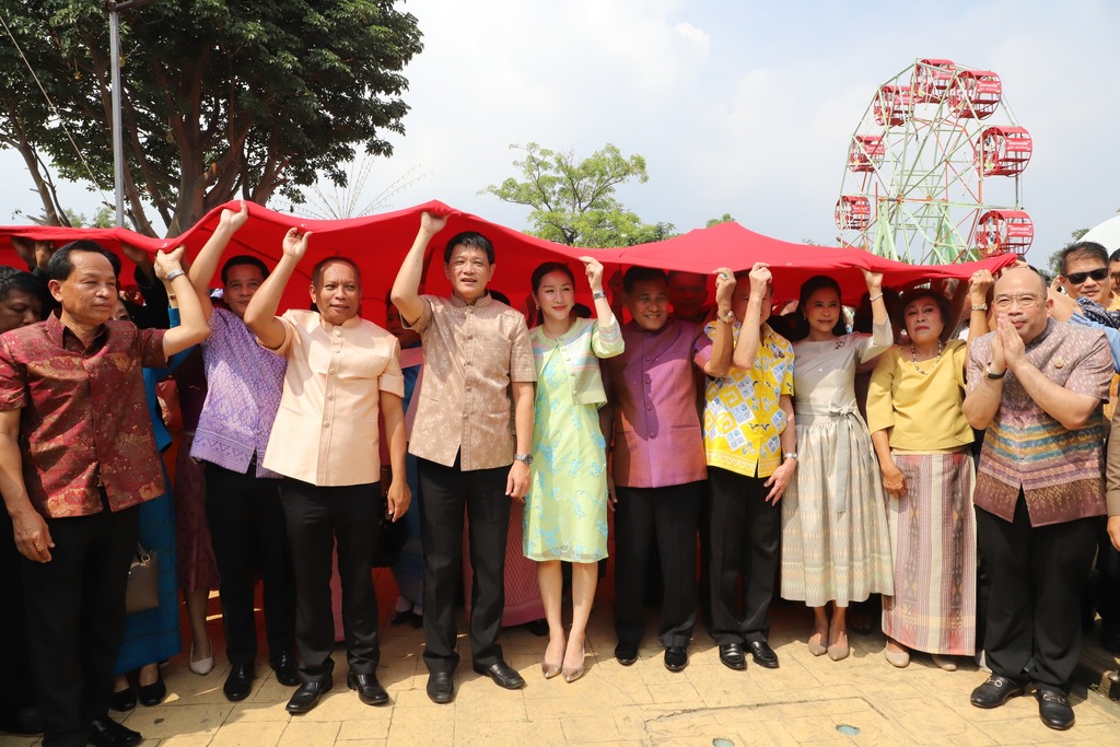 จังหวัดสมุทรปราการ ร่วมกับหน่วยงานทั้งภาครัฐและเอกชน ประกอบพิธีห่มผ้าองค์พระสมุทรเจดีย์จังหวัดสมุทรปราการ ปูชนียสถานคู่บ้าน คู่เมืองและเป็นที่เคารพศรัทธาของชาวจังหวัดสมุทรปราการและจังหวัดใกล้เคียง
