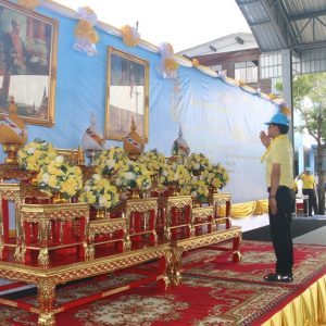 จังหวัดสมุทรปราการ จัดกิจกรรมจิตอาสาพัฒนาเนื่องในวันคล้ายวันพระบรมราชสมภพพระบาทสมเด็จพระปรเมนทรมหามงกุฎ พระจอมเกล้าเจ้าอยู่หัว ปรับปรุงภูมิทัศน์บริเวณโรงเรียนชุมชนวัดสาขลา