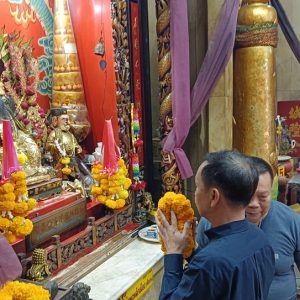 ผู้ว่าราชการจังหวัดสมุทรปราการ สักการะสิ่งศักดิ์สิทธิ์เนื่องในโอกาสเข้ารับตำแหน่งผู้ว่าราชการจังหวัดสมุทรปราการ เพื่อความเป็นสิริมงคล