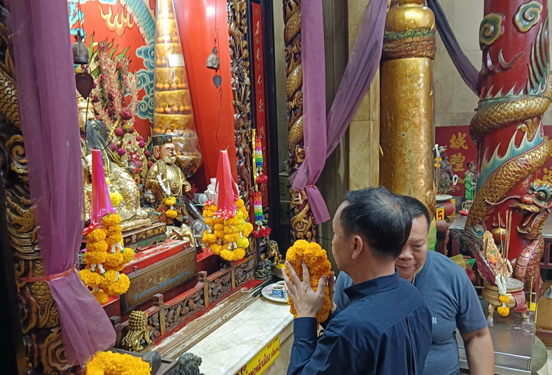 ผู้ว่าราชการจังหวัดสมุทรปราการ สักการะสิ่งศักดิ์สิทธิ์เนื่องในโอกาสเข้ารับตำแหน่งผู้ว่าราชการจังหวัดสมุทรปราการ เพื่อความเป็นสิริมงคล