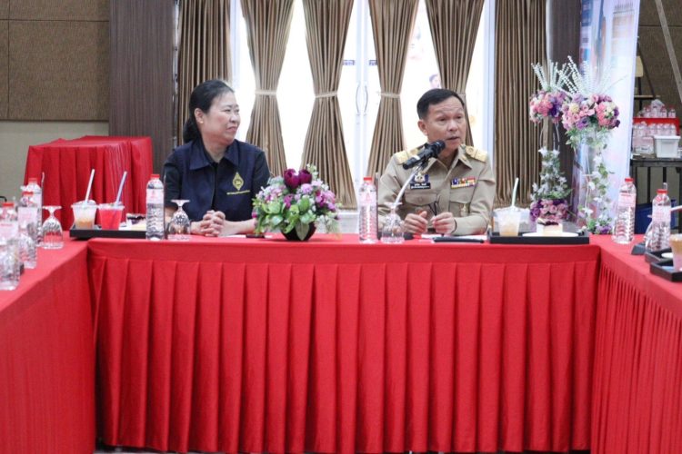 นายศุภมิตร ชิณศรี ผู้ว่าราชการจังหวัดสมุทรปราการ พร้อมด้วย นางสาวอรวรรณ ชิณศรี ประธานแม่บ้านมหาดไทยจังหวัดสมุทรปราการ ลงพื้นที่ตรวจเยี่ยมติดตามดูแลนักเรียนทุนพระราชทาน ม.ท.ศ. รุ่นที่ 15 – 17