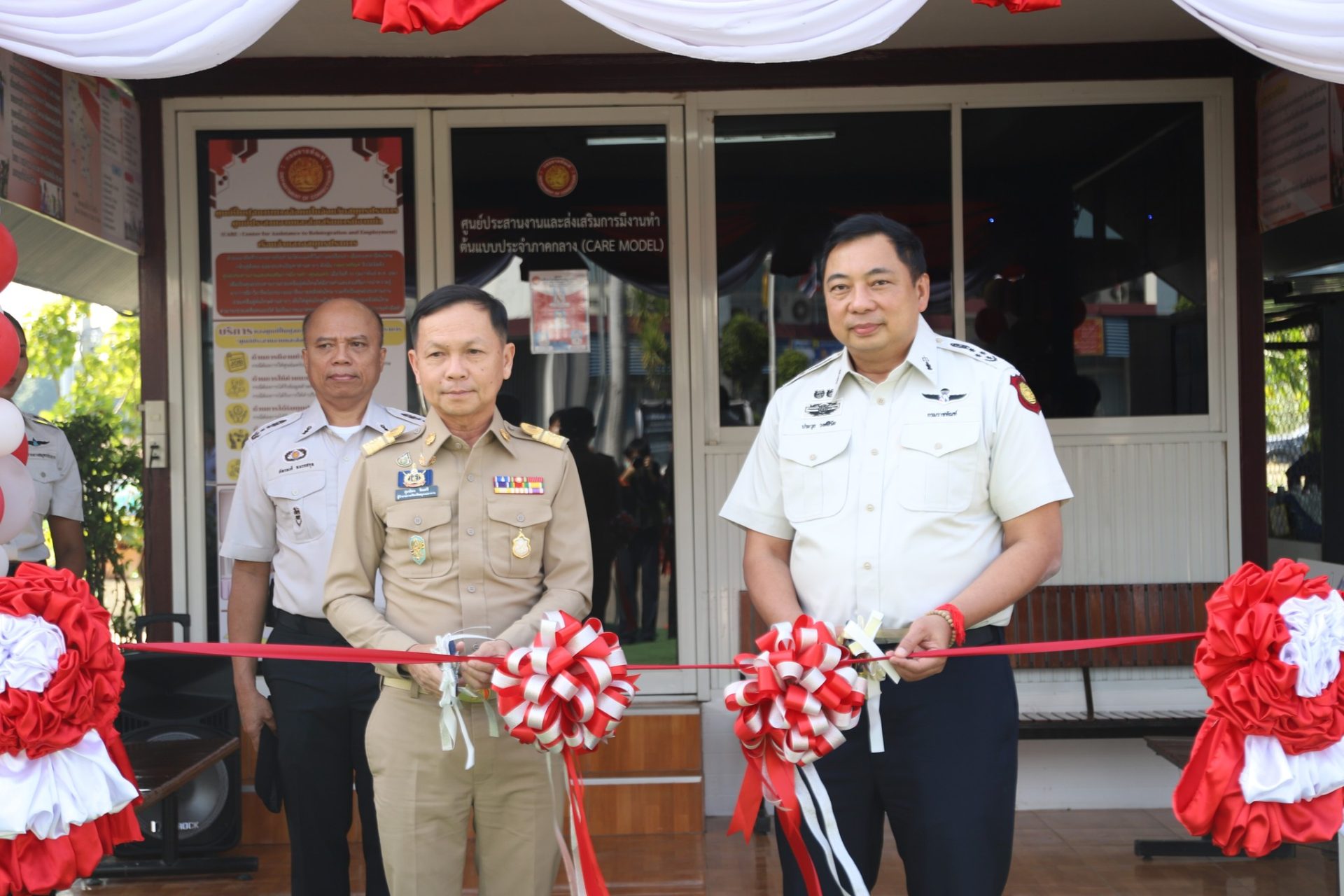 เรือนจำกลางจังหวัดสมุทรปราการ เปิดศูนย์ฟื้นฟูสภาพทางสังคม และศูนย์ทดสอบมาตรฐานฝีมือแรงงานอมรรักษ์วิทยา ประจำเขต 1 เพื่อเป็นศูนย์ประสานงานและช่วยเหลือผู้พ้นโทษให้มีงานทำ ทั้งขณะต้องโทษในเรือนจำ และพัฒนทักษะฝีมือแรงงาน เพื่อนำความรู้จากการอบรมวิชาชีพไปประกอบอาชีพภายหลังพ้นโทษ