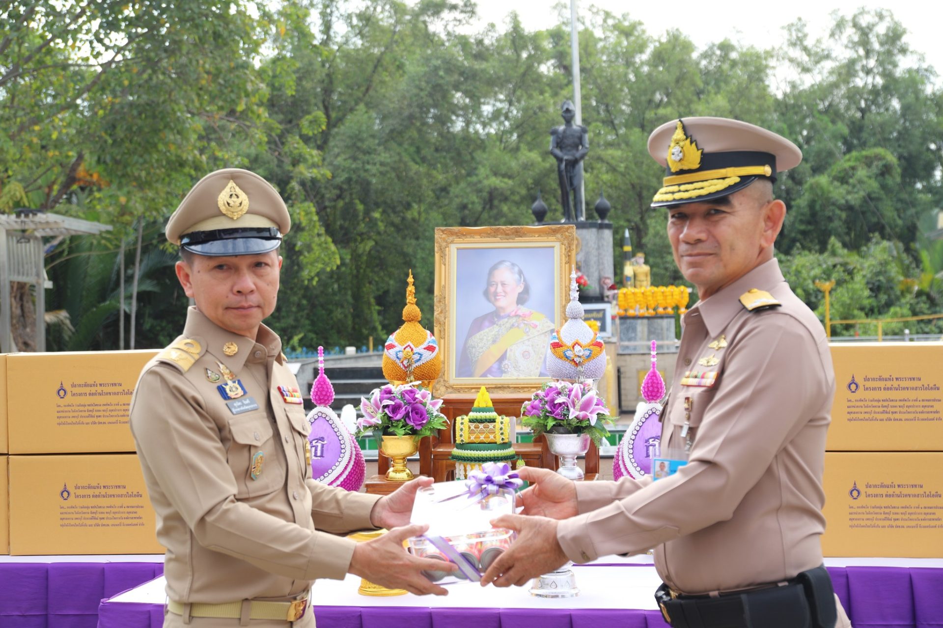 สมาคมการประมงสมุทรปราการ และสมาคมประมงคลองด่าน น้อมเกล้าฯถวายปลากะตักแห้ง และอาหารทะเลที่มีสารไอโอดีน แด่สมเด็จพระกนิษฐาธิราชเจ้า กรมสมเด็จพระเทพรัตนราชสุดาฯ สยามบรมราชกุมารี สืบสานโครงการต่อต้านโรคขาดสารไอโอดีน
