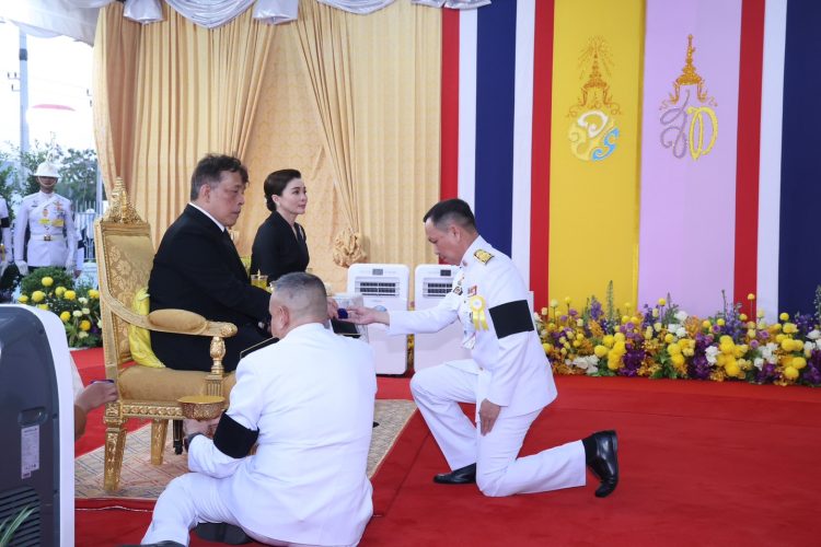 ในหลวง – พระราชินี ทรงเปิดอาคารมูลนิธิพระดาบส และโรงเรียนแห่งใหม่